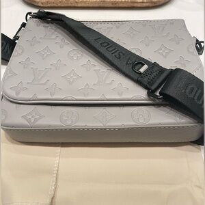 LV Trio Messenger